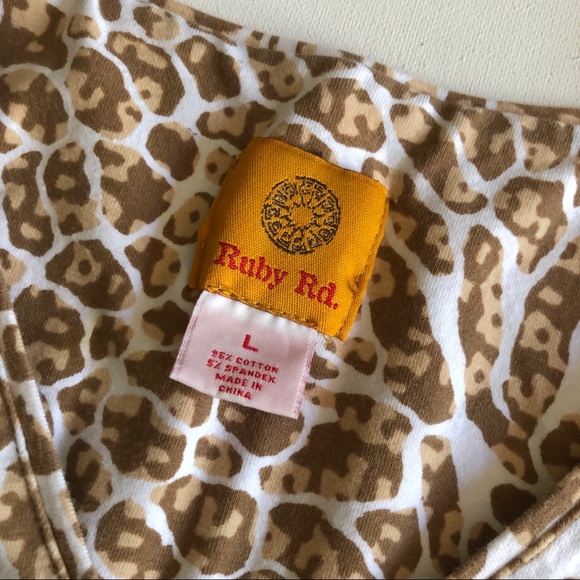 🔴 Ruby Rd. Animal Cheetah Safari Print Knit Top - Picture 4 of 5